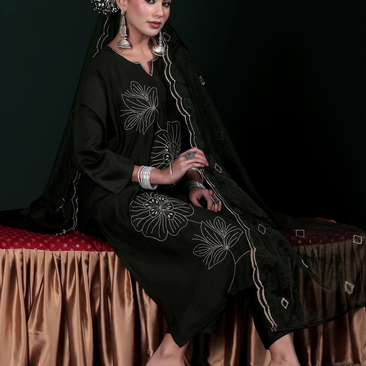 Women Green Poly Viscose Embroidered Kurta Set