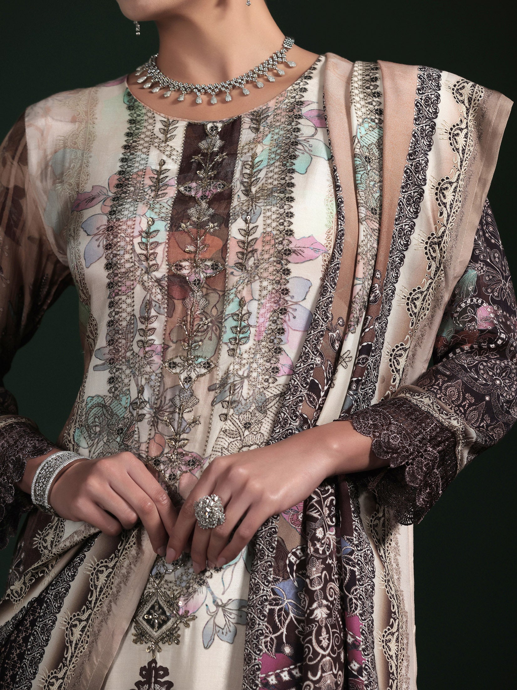 SWF-7066BEIGE_closer